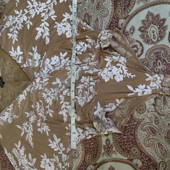 Size Small Dynamite long sleeve v-neck bodysuit - Picture 15 of 16